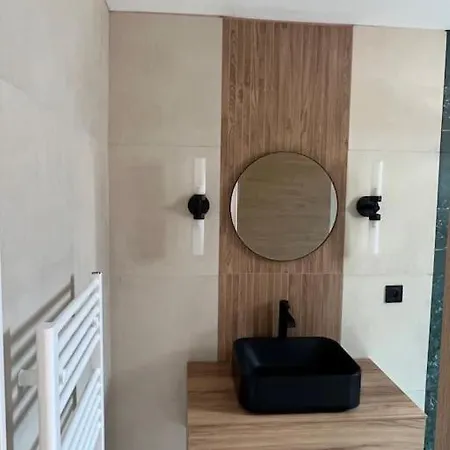 Authentique Vue Montagnes Avec Grand Patio Et Jacuzzi Chauffe Apartament