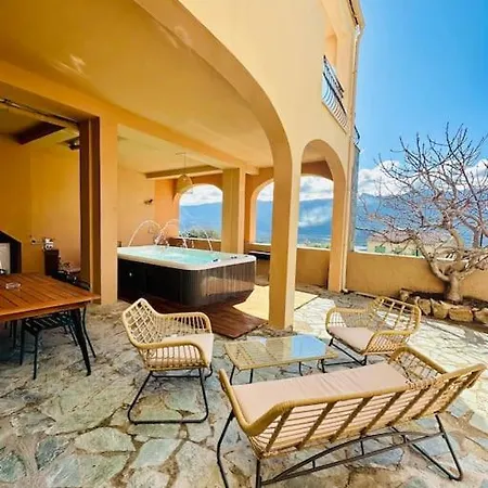 Authentique Vue Montagnes Avec Grand Patio Et Jacuzzi Chauffe Lägenhet