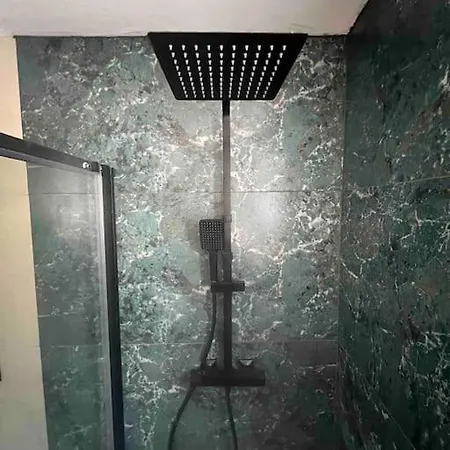 Authentique Vue Montagnes Avec Grand Patio Et Jacuzzi Chauffe Lägenhet