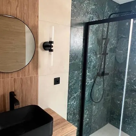 Authentique Vue Montagnes Avec Grand Patio Et Jacuzzi Chauffe