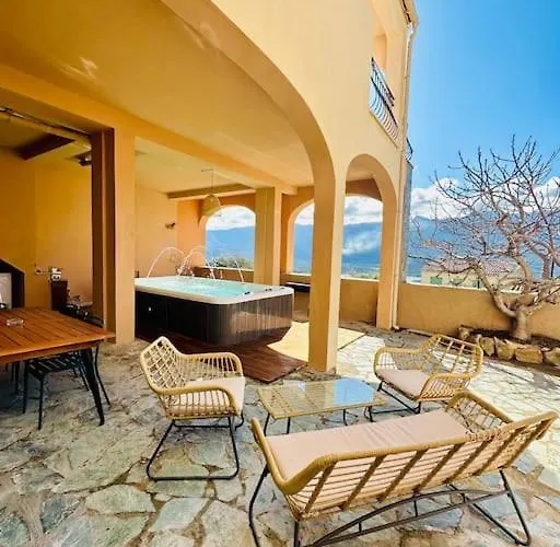 Authentique Vue Montagnes Avec Grand Patio Et Jacuzzi Chauffé Appartamento
